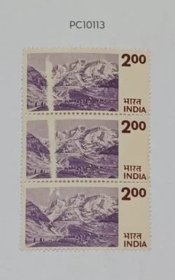 India 1975 200 Himalaya Everest Strip of 3 Error Partly Omitted UMM- PC10113