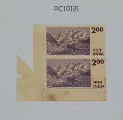 India 1975 Pair 200 Everest Himalaya Error Extra Paper Stain on Gum Side UMM- PC10121