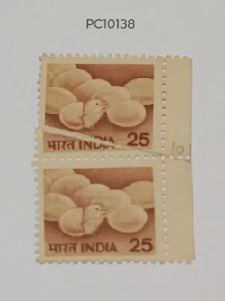 India 1979 25 Poultry Egg Error Printed on Crease Paper Pair UMM- PC10138